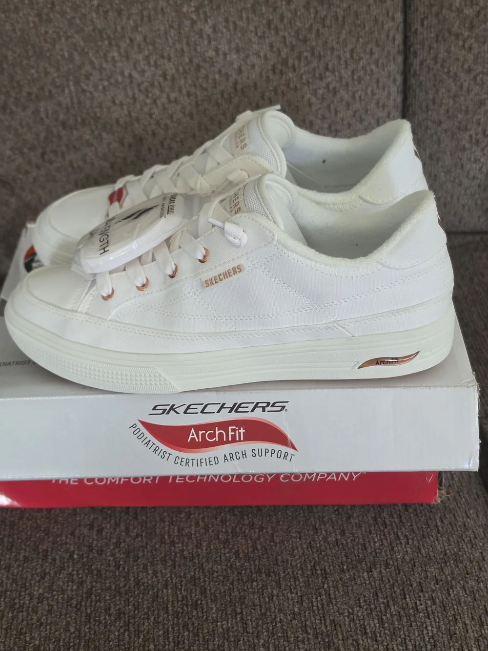 Skechers Street Arch Fit Arcade Meet Ya There White Sneakers Size 9.5
